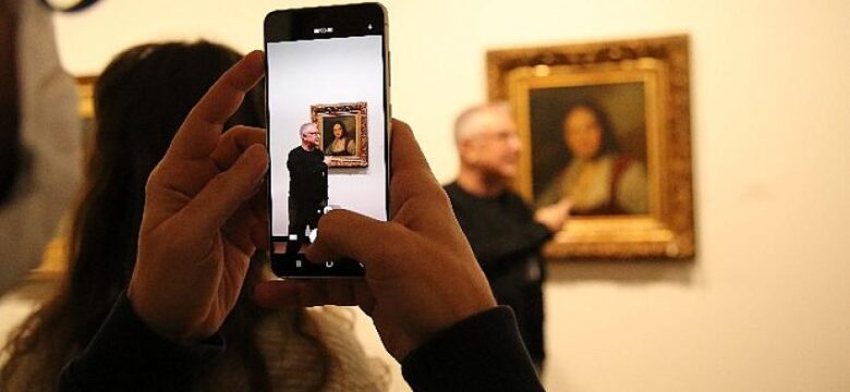 Müzede Selfie Günü’nde Galaxy S21 FE ile tarihi bir deneyim yaşadılar