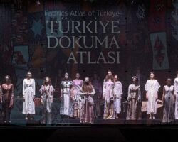 Türk dokumaları sahneye taşındı