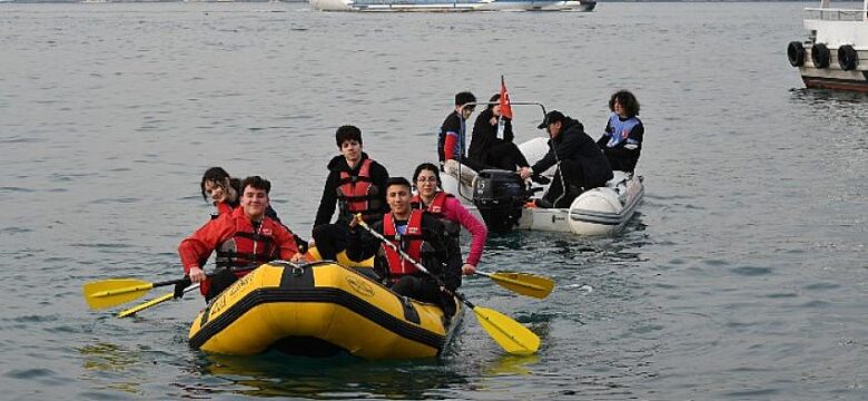 Üsküdar Çengelköy’de Dalgıçlar Tarafından Su Altı Temizliği Yapıldı