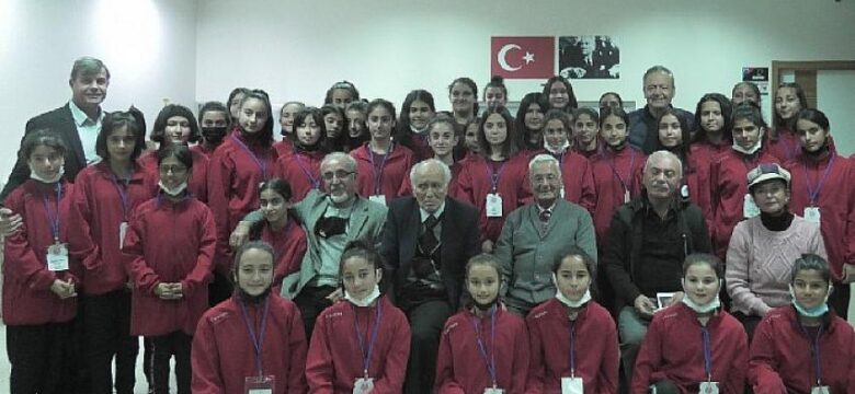 Yeni Kuşak Köy Enstitüleri Derneği Üyesi Emekli Öğretmenler Kır Çiçekleri’ni Ziyaret Etti