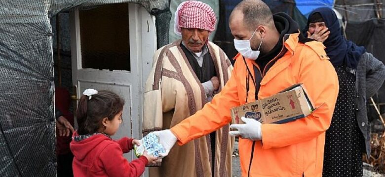 Büyükşehir’den Mevsimlik Tarım İşçilerine Çorba, Çocuklara Süt İkramı