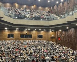 İBB Şehir Tiyatroları Mersin Seyircisiyle Buluştu