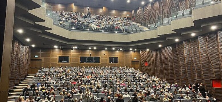 İBB Şehir Tiyatroları Mersin Seyircisiyle Buluştu