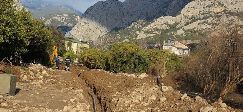 Kemer Kuzdere’de içme suyu hattı çalışması