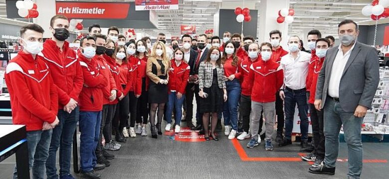 MediaMarkt Türkiye’nin yeni mağazasının açılışı İzmitlilerin büyük ilgisi ile gerçekleşti