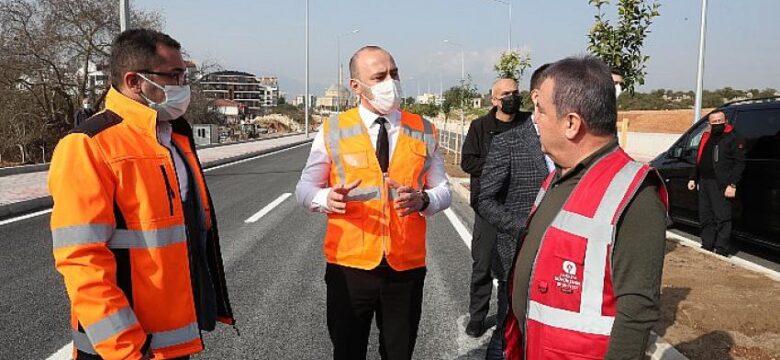 Üniversite Caddesi’ndeki yeni yol trafiğe açıldı  BaşkanMuhittin Böcek deneme sürüşü yaptı