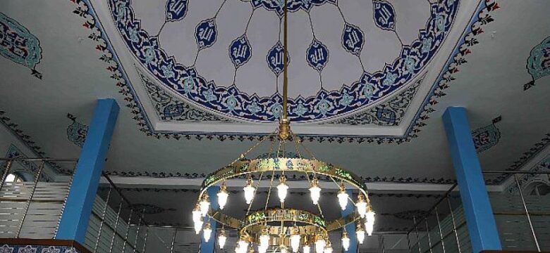 Yenidoğan Camii ibadete açıldı