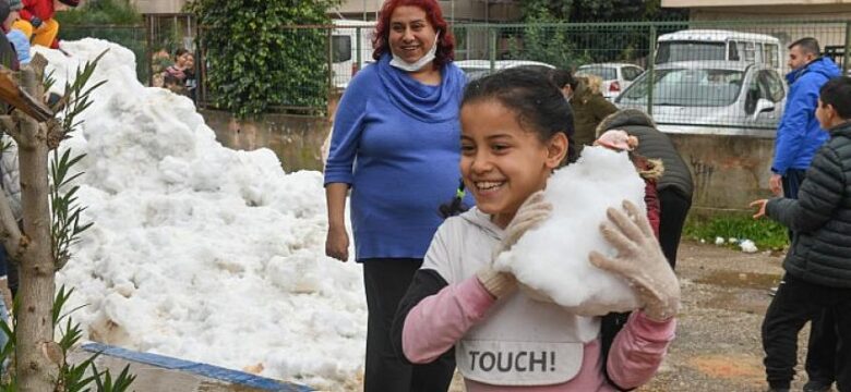 Yenişehir Belediyesi çocuklara kar sevinci yaşattı