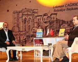 Ahmet Özhan: Karamsar şarkılardan uzak durun