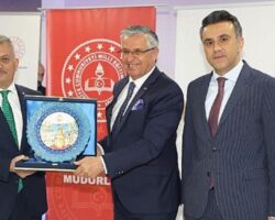 Kemer Belediye Başkanı Necati Topaloğlu’na Anlamlı Plaket