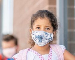 Çocuğunuz okulda maskeyi çıkartmıyorsa aileler ne yapabilir?