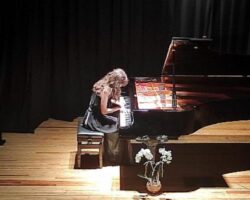 Fatma Ege Ergün İzmir’de ilk konserini Müziksev de verdi