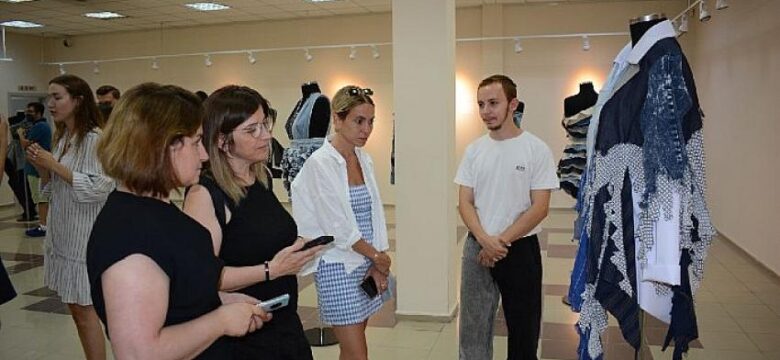 EÜ Moda ve Tasarım Yüksekokulundan “Denim Draping” öğrenci çalışmaları sergisi
