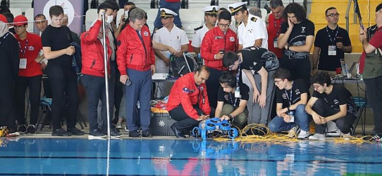 Cağaloğlu Anadolu Lisesi CALROV ekibi Singapur yolunda