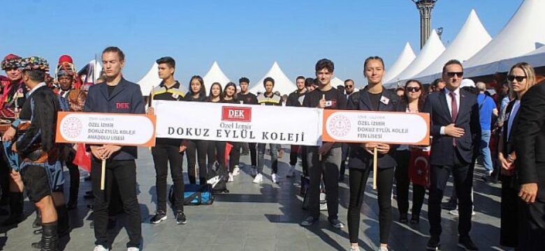 Dokuz Eylül Koleji, İzmir’in kurtuluşunu coşkuyla kutladı