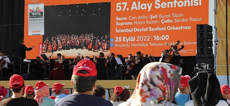 Troya Kültür Yolu Festivali’nde 57. Alay Senfonisiyle Çanakkale Şehitlerine Saygı Duruşu