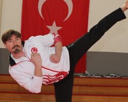 Gaziemir Belediyesi Taekwondo Antrenörü Volkan Yalçınkaya Türkiye Şampiyonu