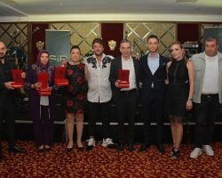 Sir Giyim, 2022'deki başarısını Sakiler grubuyla kutladı
