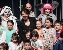 Çocuklar 23 Nisan'ın Coşkusunu Şehir Tiyatroları'nın Oyunlarıyla Yaşadılar