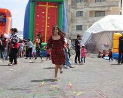 Kocaeli Büyükşehir Belediyesi Defne çadır kentte panayır havası yaşatıyor