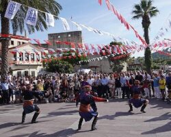 Çeşme Festivali “Akdeniz" temasıyla büyük bir coşkuyla başladı