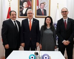 Türkiye'ye dönüş yapan Egeli akademisyen Dr. Günay Eşiyok, toksoplazmaya karşı attenüe aşı geliştirecek