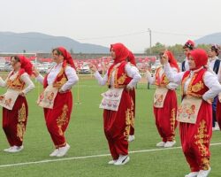 19 Mayıs Atatürk’ü Anma Gençlik ve Spor Bayramı sebebiyle İznik İlçe Stadyumunda kutlama töreni gerçekleştirildi