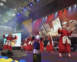 Selçuklu Belediyesi Bosna Hersek’in Zenica kentinde düzenlenen Çocuk Şenliği’nin final gününde halk oyunları ekibiyle sahne aldı