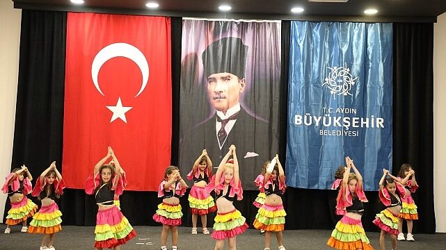 Aydın Büyükşehir Belediyesi çocuk gelişim merkezleri mezunlarını vermeye devam ediyor