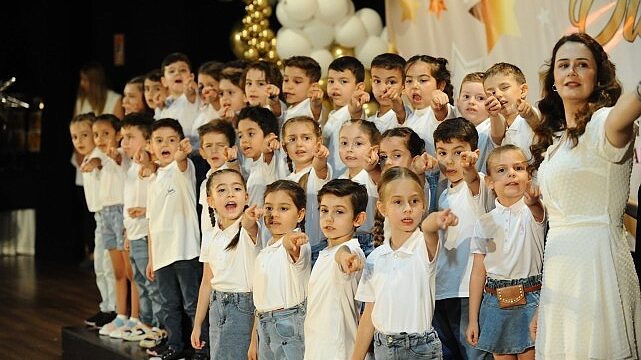 Karşıyaka’nın anaokullarını yıl sonu coşkusu sardı