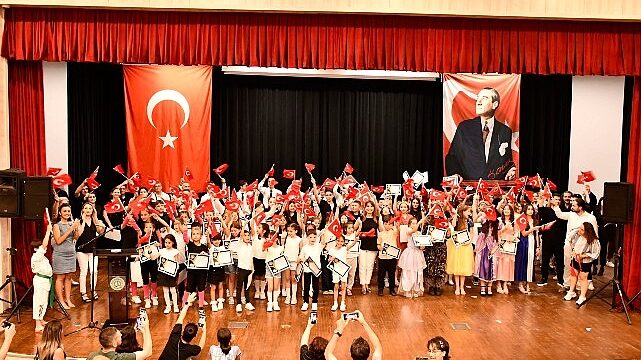 Malkara Belediye Akademisi, yıl boyunca başarılarla dolu bir dönemi muhteşem bir yıl sonu programıyla taçlandırdı