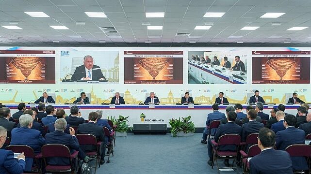 Rosneft CEO’su küresel ihtiyaçları karşılamak için dengeli bir enerji geçişini destekliyor