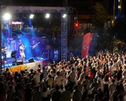 Aydın Büyükşehir Belediyesi ve Kuşadası Belediyesi, ortaklaşa düzenledikleri yaz konserleri ile vatandaşları kültür ve sanat etkinlikleriyle buluşturmayı sürdürüyor