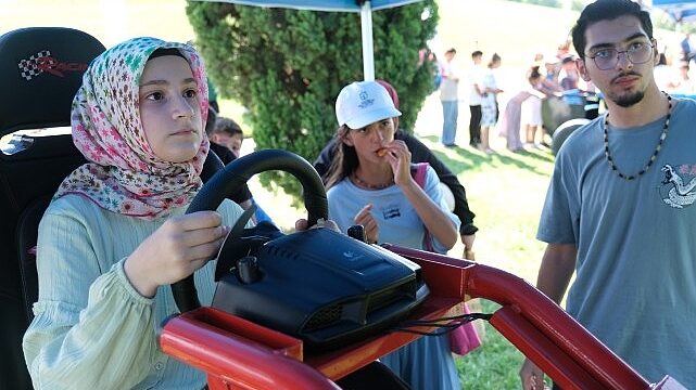 Kılavuz Gençlik’ten çocuklara muhteşem şenlik