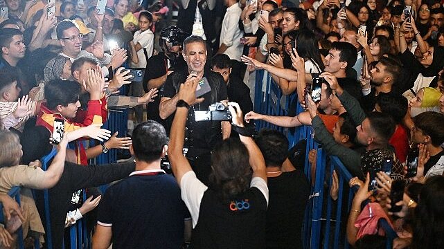 Başkan Muhittin Böcek Elmalı’da Haluk Levent konserine katıldı