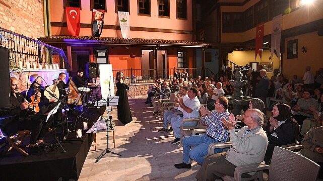 Şadırvanlı Han Avlu Buluşmaları muhteşem bir konser ile başladı