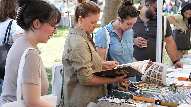 Şehre renk katan Kadıköy Çizgi Festivali başladı.