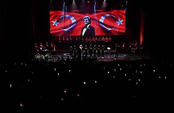 Zeki Müren, masal tadında bir gece ile anıldı