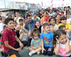 Bayraklılı çocuklar mahalle şenliğinde coşkuyla eğlendi