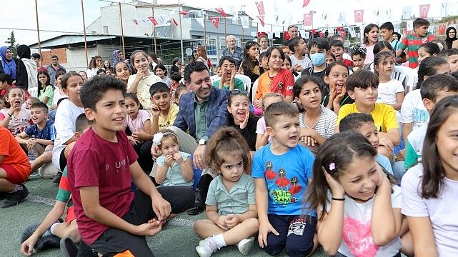 Bayraklılı çocuklar mahalle şenliğinde coşkuyla eğlendi