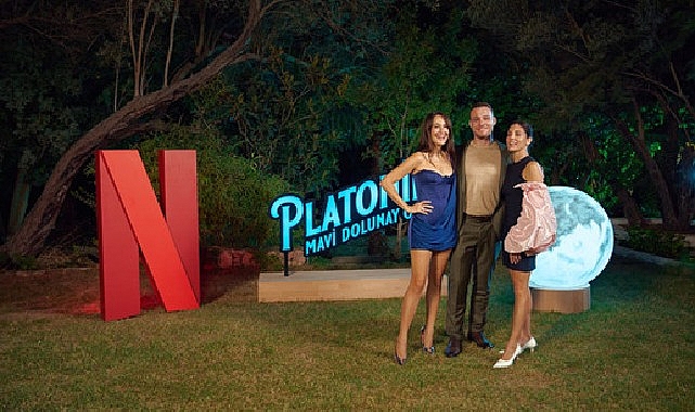 Netflix, Gupse Özay imzalı yeni dizisi Platonik: Mavi Dolunay Otel’in lansmanını Çeşme’de renkli bir etkinlikle kutladı
