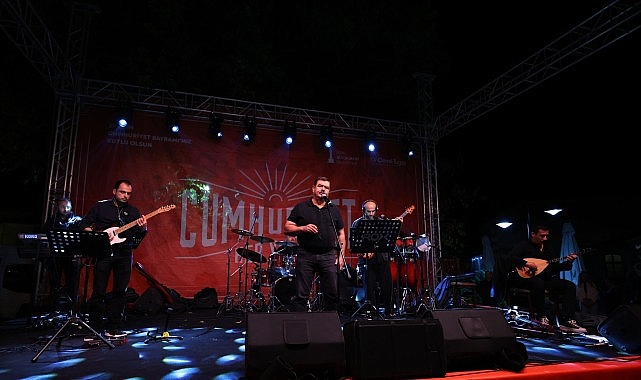 Efes Selçuk’ta 29 Ekim Gururu: Cumhuriyet Coşkusu Meydanlara Taştı