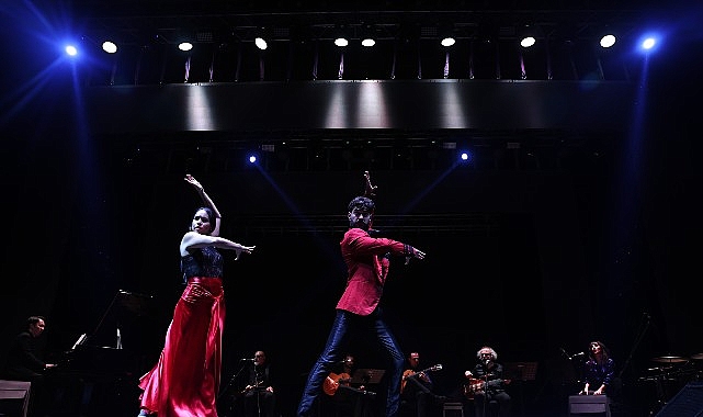 Mavi Siyah’tan ritim ve zerafetin buluştuğu unutulmaz gece