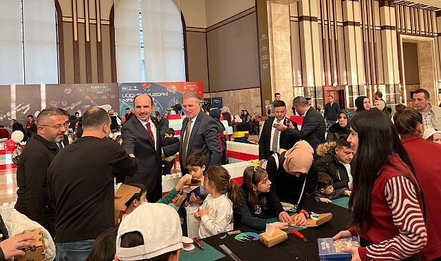 Başkan Altay “Külliye’de Ramazan” Etkinliklerinde Yer Alan Konya Bilim Merkezi Etkinlik Alanında Çocuklarla Buluştu