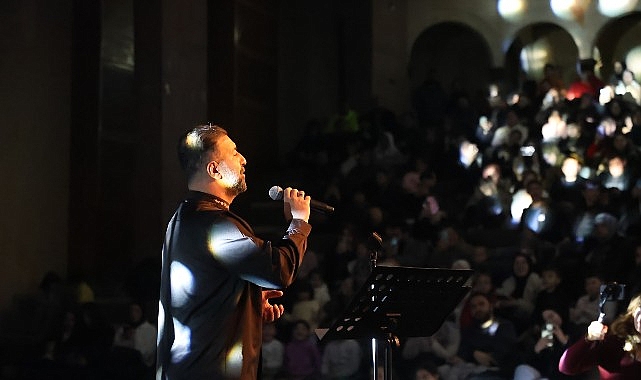 Gönüllere Dokunan İlahileriyle Hasan Bayar Sahne Aldı