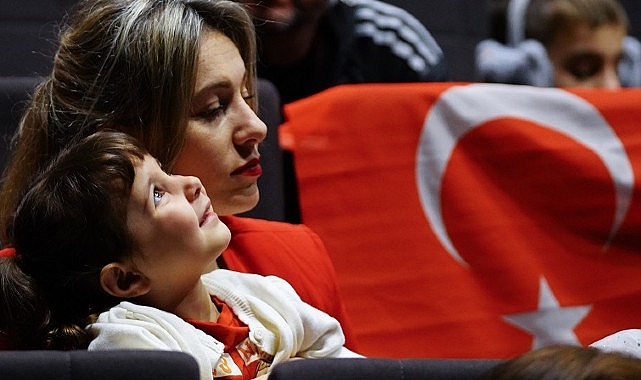 Beylikdüzü’nde 23 Nisan Coşkusu Miniklerin Gösterileriyle Başladı